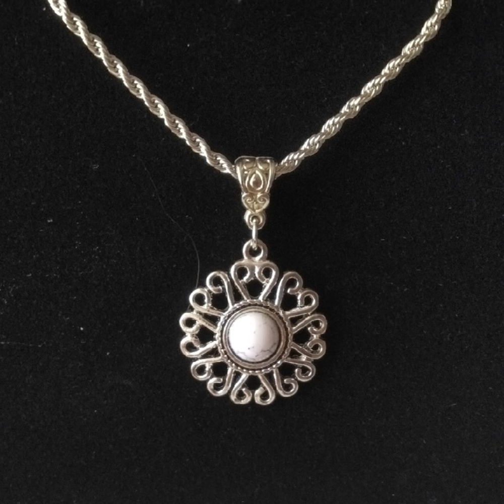 Stylish Pendant Necklace